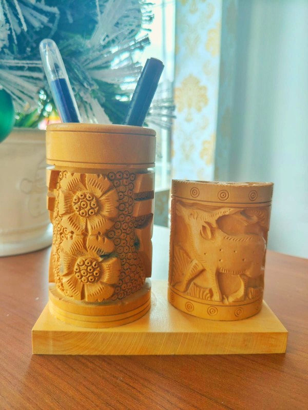 White Wood carved Tabletop Pen Holder